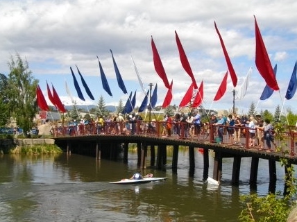 We joined the spectators on the bridge to watch the first of the kayakers paddle downstream. 